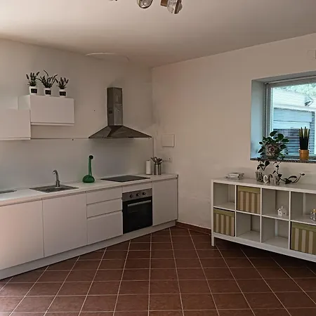 לינה וארוחת בוקר Casa Floris 4*