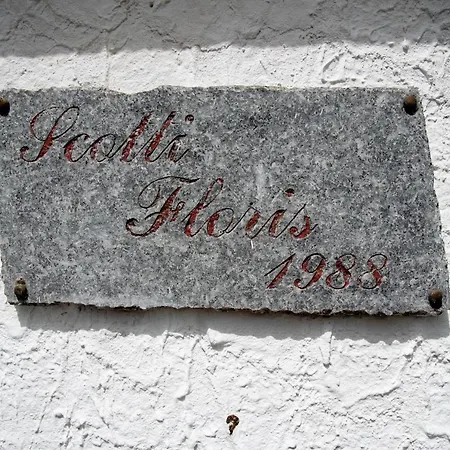 לינה וארוחת בוקר Casa Floris