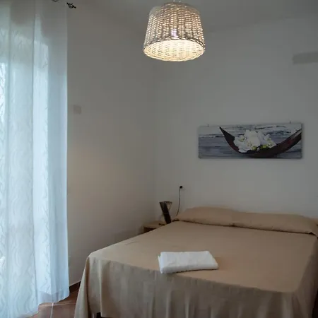 לינה וארוחת בוקר Casa Floris