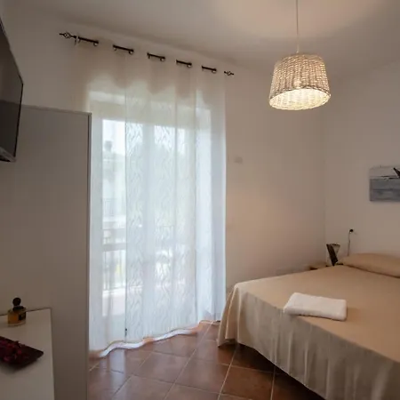 לינה וארוחת בוקר Casa Floris אגרופולי